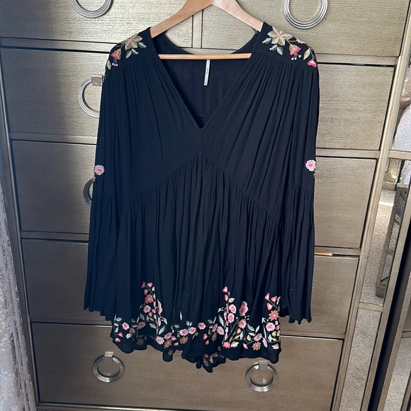 🛍️SALE🛍️ Free People Te Amo Black Embroidered Babydoll Mini Dress (NWOT) - Picture 4 of 5